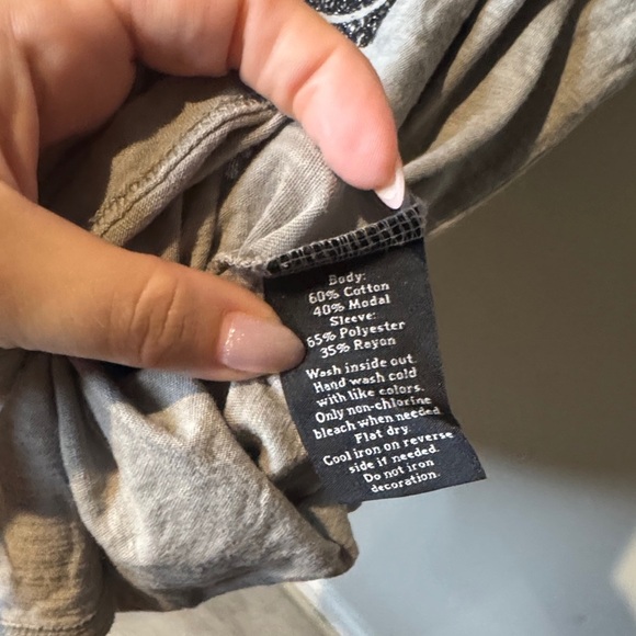 Rock & Republic Gray Tee with Black Eagle Design - Picture 4 of 4